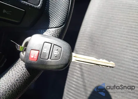 2017 Toyota Rav4 Le z USA, uszkodzony, nr VIN JTMZFREV5HJ114225